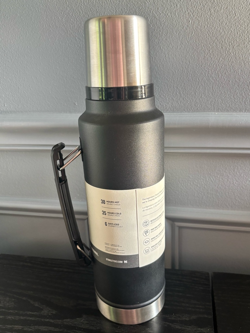 NWT, Stanley Classic Bottle Thermos - Picture 3 of 3